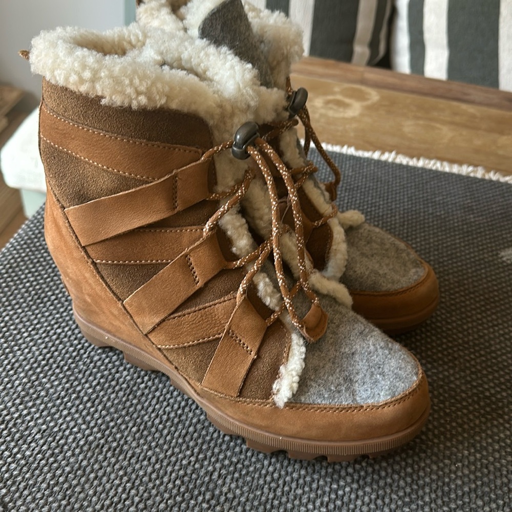 Sorel Joan of Arctic Mid Lace Up Wedge Elk Camel Brown Leather Shearling Lux 9